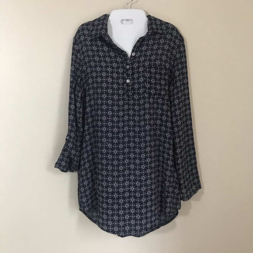 ABOUT A GIRL Flowey Navy Top